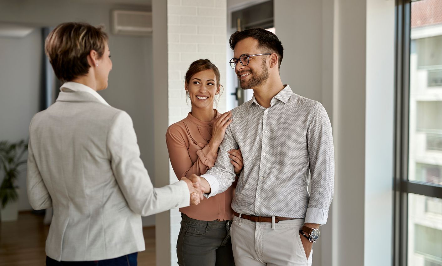 ev satın almaya karar veren çift