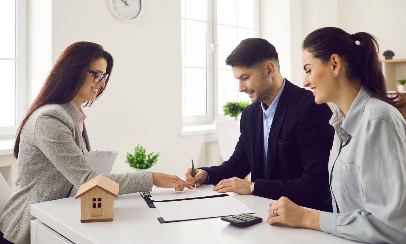 satış vaadi sözleşmesi imzalayan çift