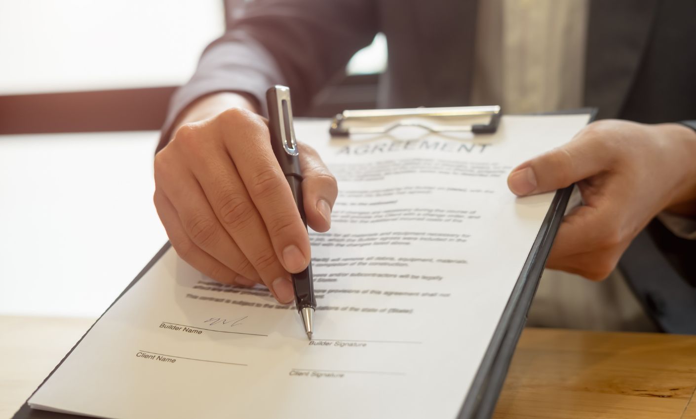 taşınmaz satış vaadi sözleşmesi imzalatan müteahhit