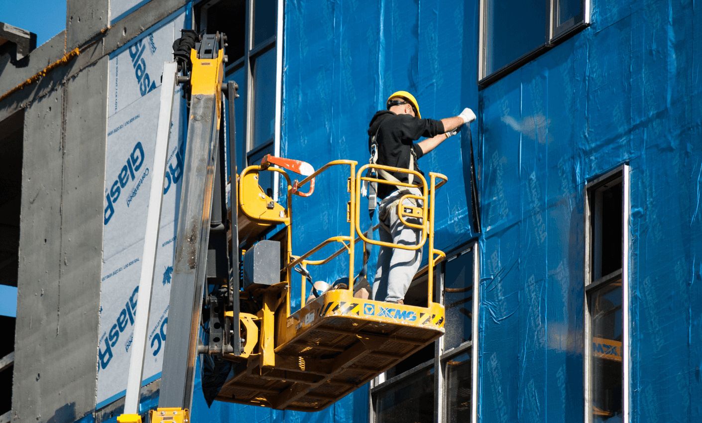 ısı yalıtımı yapan usta